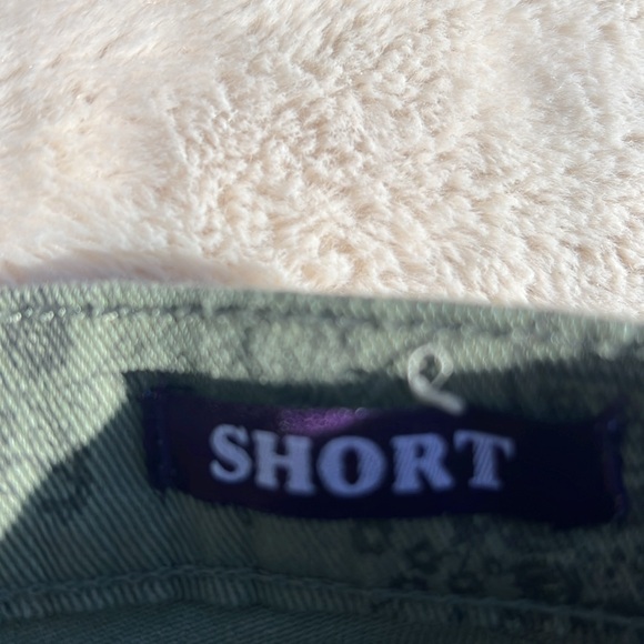 VIGOLD green shorts. Size 13/14. - Picture 3 of 4